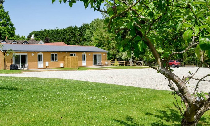 Abbess Roding Cottage | Cottage ∙ 2 bedrooms ∙ 4 guests