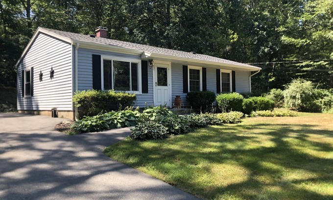 Old Mystic House | Cottage in Beautiful Setting and Close to Everything
