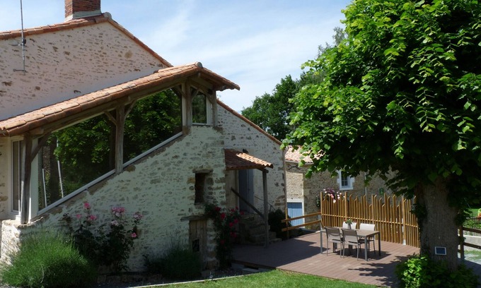 La Jaudonniere Cottage | Cottage in the countryside near the Puy du Fou, accepts pets