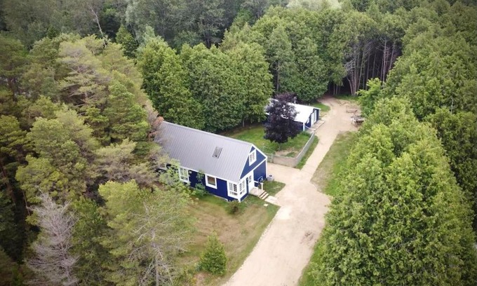 Flesherton House | Cottage Retreat on 11 Acres