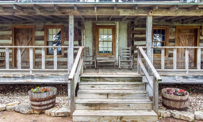 Fredericksburg Cabin | Country Delight | Close to Town | Pets up to 30 Lbs w/fee