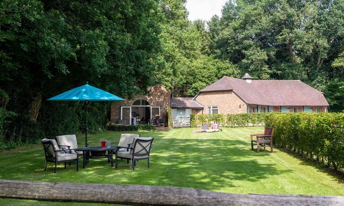 Liphook House | Countryside Escape for Friends and Family