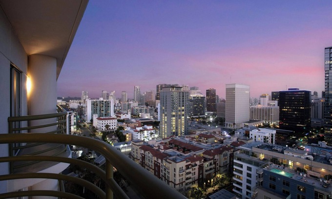 Little Italy Hotel | Courtyard by Marriott San Diego Downtown Little Italy