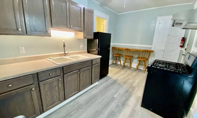 Erie Apartment | Cozy 1-bedroom apartment in wonderful Erie with WiFi