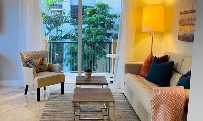 Coconut Grove Condo | Cozy 1 bedroom unit located in a Condo/Hotel in the heart of Coconut Grove-Free Parking