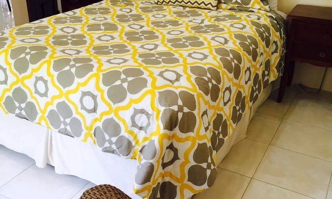 Hopewell House | Cozy 2 bdrm sleeps 4,15 minutes from Montego Bay, beach & attractions close🧡