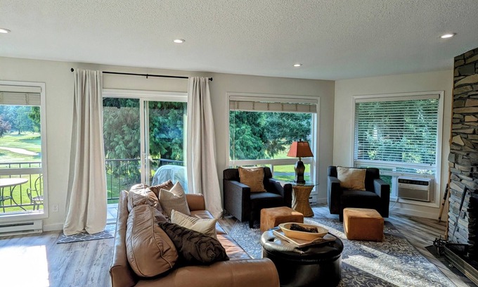 Welches Condo | Cozy 2-bedroom condo with WiFi, AC, Golf in tranquil Mount Hood Village