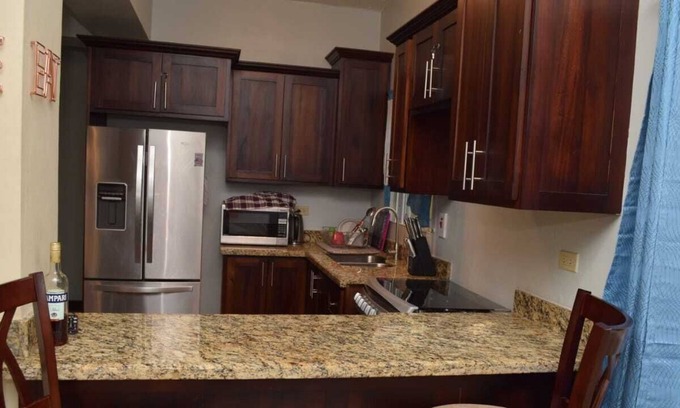 Eastwood Park Apartment | Cozy 2 bedroom 1.5 bathroom in a quiet neighborhood, centrally located.
