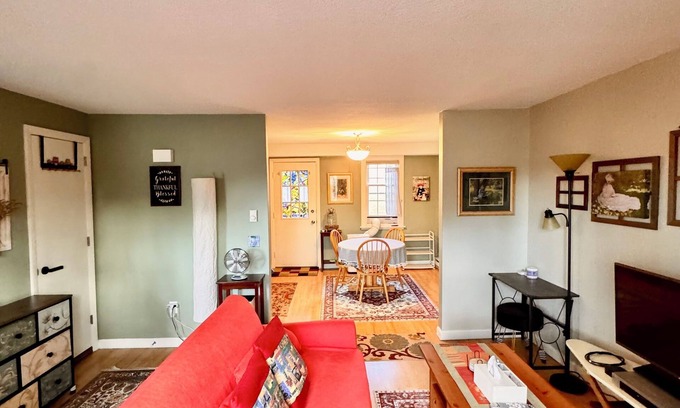 South Amherst Condo | Cozy 2-bedroom condo near town of Amherst and five colleges