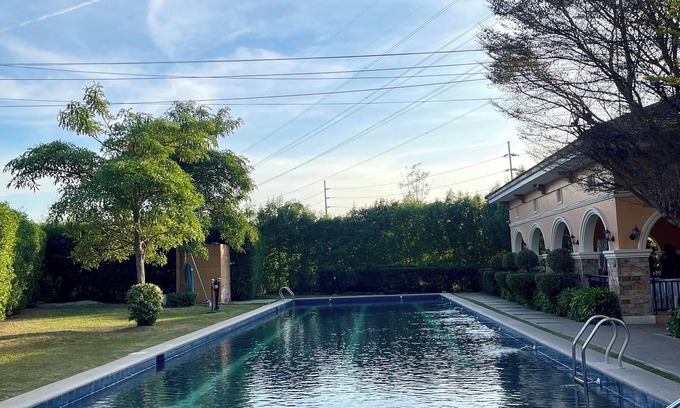 Tarlac House | Cozy 2-bedroom house in welcoming Tarlac with pool access
