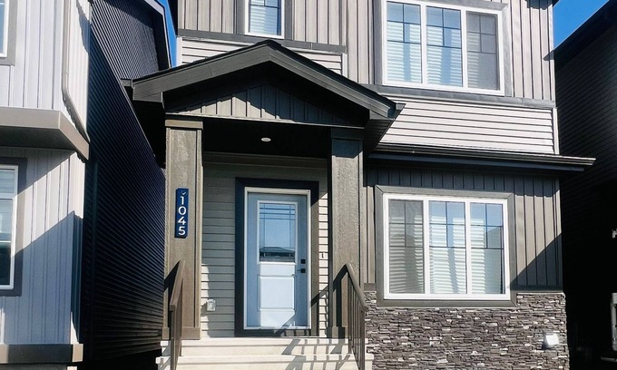 Northwest Edmonton House | Cozy 2-bedroom Suite Close To West Edmonton Mall