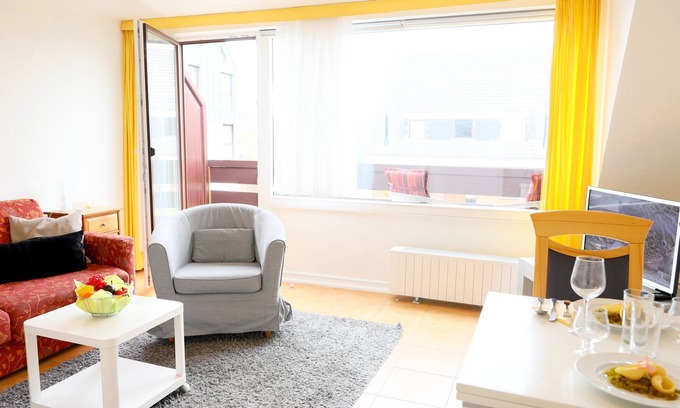 Sylt Apartment | Cozy 2-room apartment in Wenningstedt, close to the beach with west-facing balcony