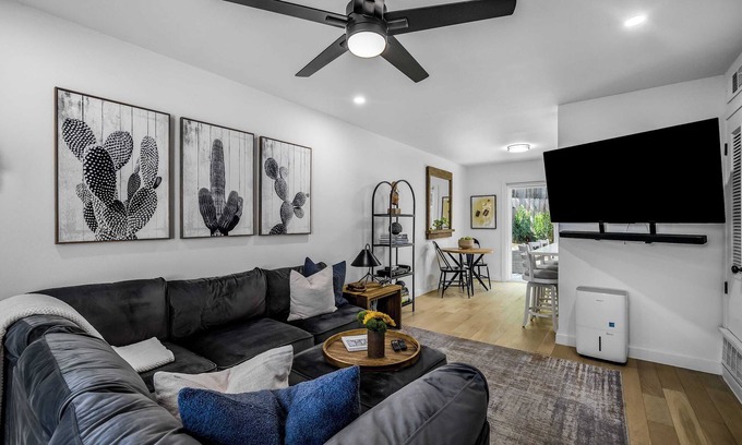 South Lamar Condo | Cozy 2BR Condo in SoLa, Austin