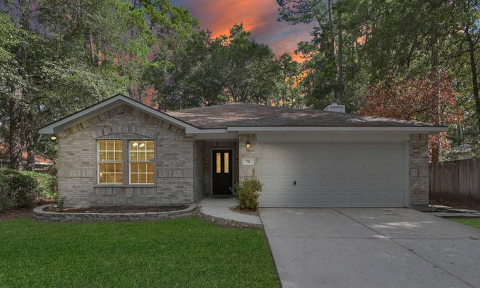 College Park House | Cozy 3-Bed Woodland Retreat with Firepit, Game Room, and Fully Equipped Kitchen Near Festival