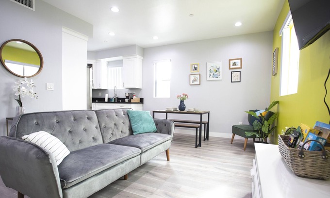 Pico-Union House | Cozy 3 BR near DTLA Perfect Work @ Home w/Parking