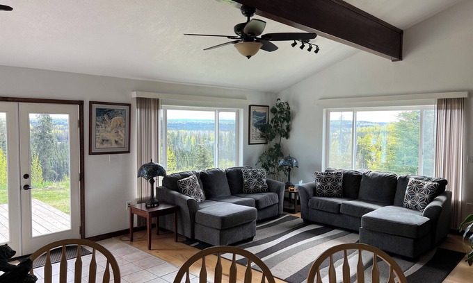 Kalifornsky House | Cozy and Comfortable Home with a beautiful Mountain View