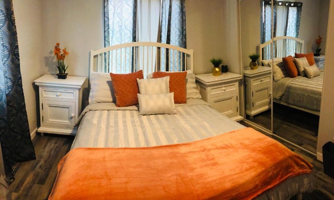 Downtown Los Angeles House | Cozy and Comfy Rooms Near SOFI Stadium, DTLA, USC, LAX, HOLLYWOOD, BEACHES Shared Home