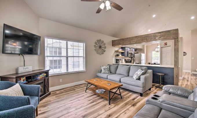 Table Rock Apartment | Cozy and Deluxe Branson Condo with Covered Balcony