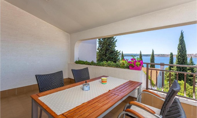 Municipality of Omisalj Apartment | Cozy Apartment In Omisalj With Wifi