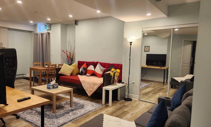 Churchill Meadows House | Cozy Basement Apartment in Churchill Meadows