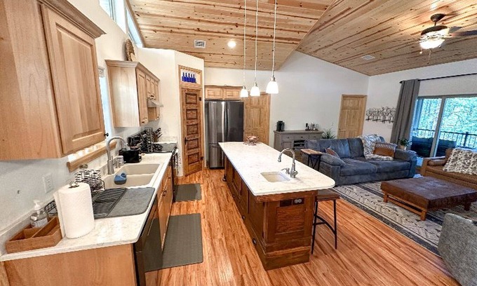 Sierra Pines Cabin | Cozy Blue Cabin in the Pines