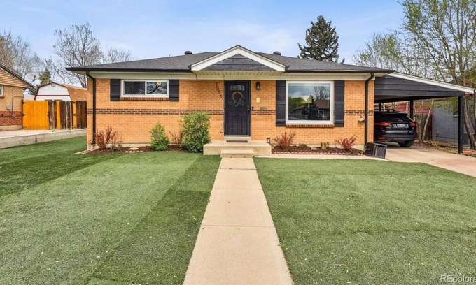 Twin Lakes House | Cozy Bungalow in Perfect Location