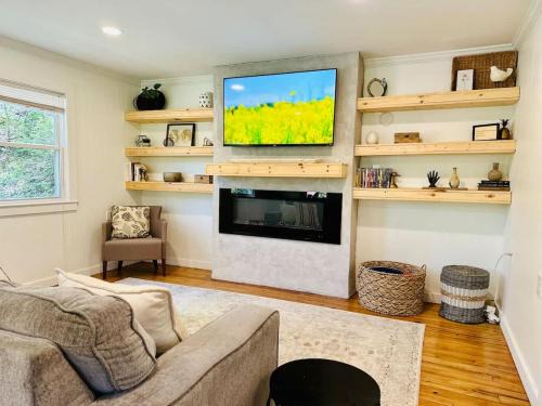 Boone House | Cozy Cabin - Convenient in the High Country