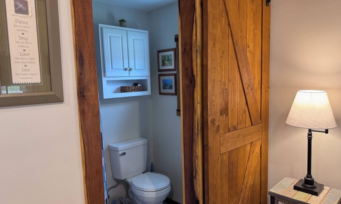 Clarendon Cabin | Cozy Cabin With Screened in Porch and Pond View