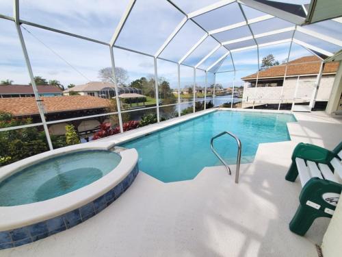 Palm Harbor House | Cozy Canal home