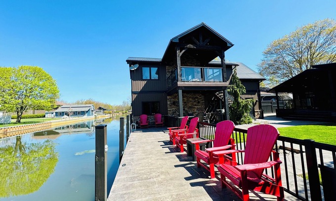 Turkey Point House | Cozy Canal Retreat. Sleeps 12!
