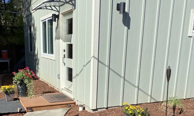 Glenwood Grove - North Iris House | Cozy Casita on private property in central Boulder. Close to CU and Downtown