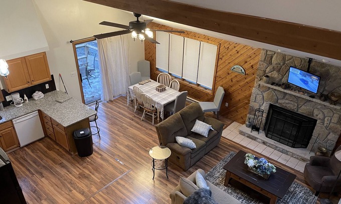 Thornhurst Ski Chalet | Cozy Chalet at Arrowhead Lake - Winter Ski / Summer Lake Fun