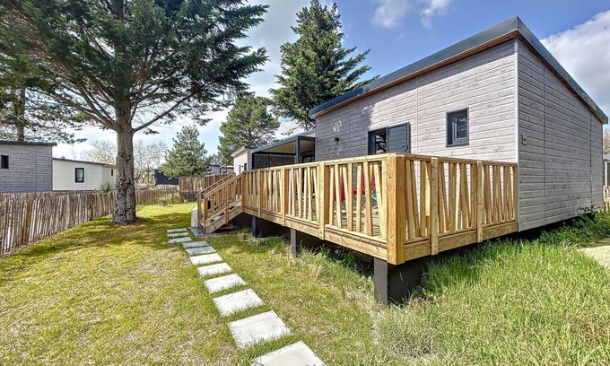 Jullouville Ski Chalet | Cozy Chalet for 6 with Heated Pool, Terrace, and Parking near Beach