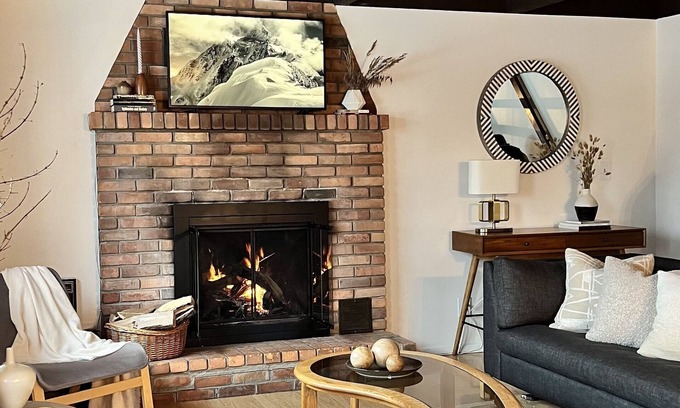 Hensonville Ski Chalet | Cozy chalet wih hot tub -5 minutes from Windham Mountain