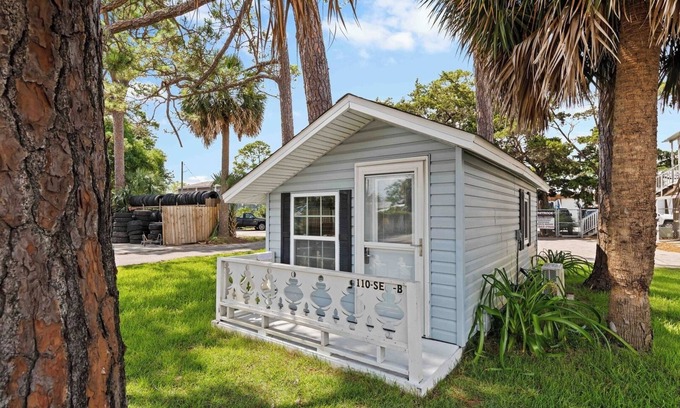 Fort Walton Beach Apartment | Cozy Coastal Cutie | Budget-Friendly Beach Escape
