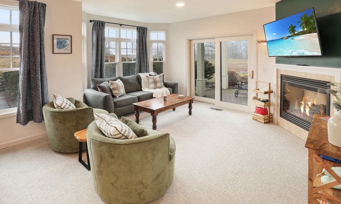 Thornton Condo | Cozy condo perfect for winter vacationn