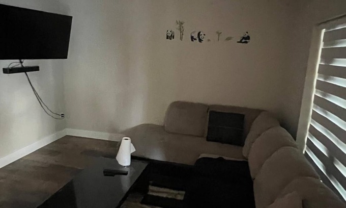 Abbotsford Condo | Cozy condo with AC in lovely Abbotsford