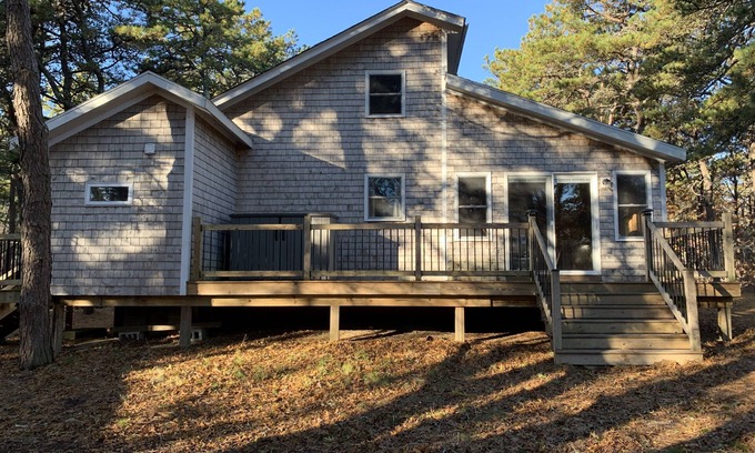 East Chop House | Cozy cottage 3/4 mile from Oak Bluffs harbor