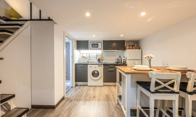 Embajadores Apartment | Cozy & Discreet Apartment in Madrid