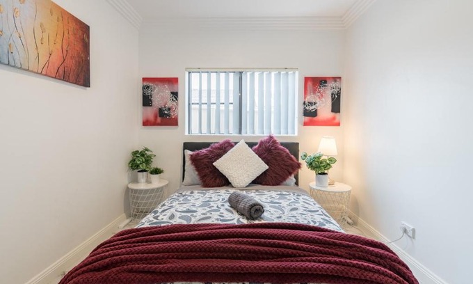 Glenfield House | Cozy Duplex Home 3 Bdrms 1 Bath Sleeps 6