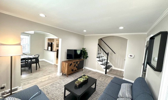 Fairlawn House | Cozy Family, Pet-Friendly 3B2B Home in Prime SE DC