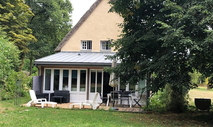 Guerande Cottage | Cozy gîte near Guérande with Wi-Fi and terrace