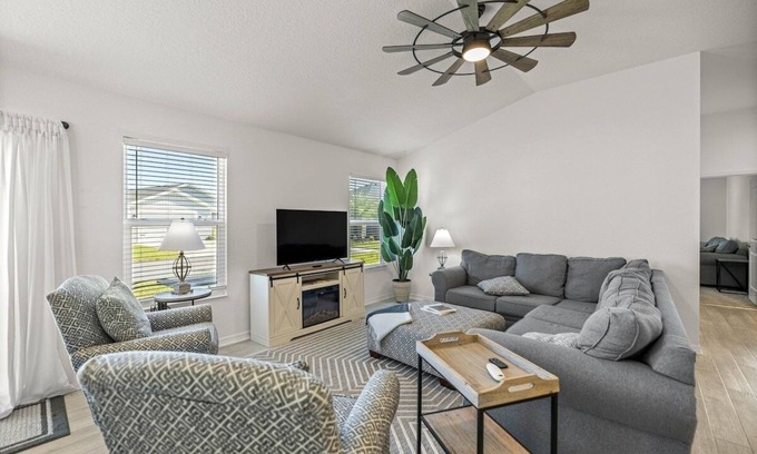 Sumter County House | Cozy Gem near Eastport (Golfcart Included)