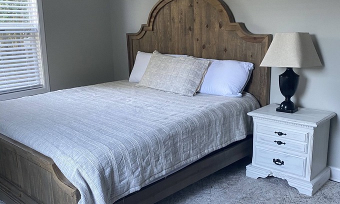 Northport House | Cozy home in downtown northport 3.4 miles to UA stadium 2.5 to amphitheater