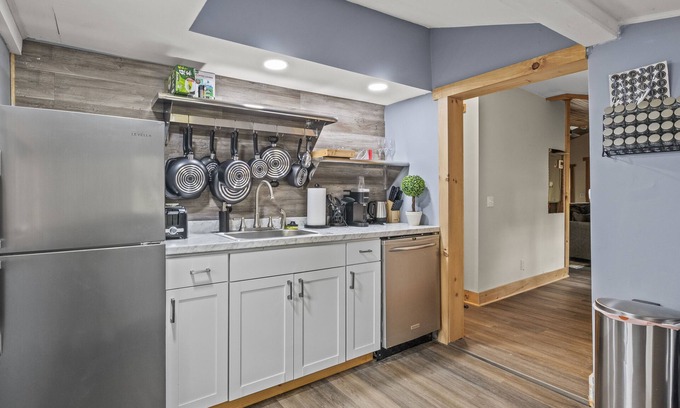 Canandaigua Cottage | Cozy Home W/King Bed and Lake Access