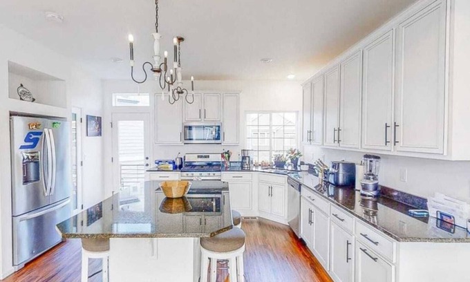 Green Valley Ranch House | Cozy house 10 minutes from DIA 5 Minutes from restaurant and Stores.