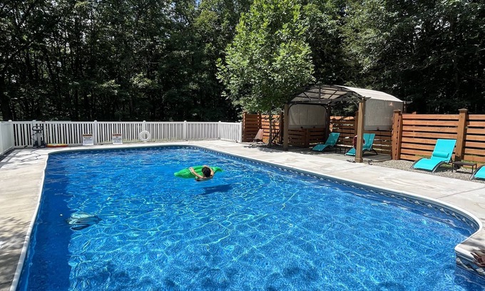 Swiftwater House | Cozy house for hiking/skiing/swimming/summer or fall
