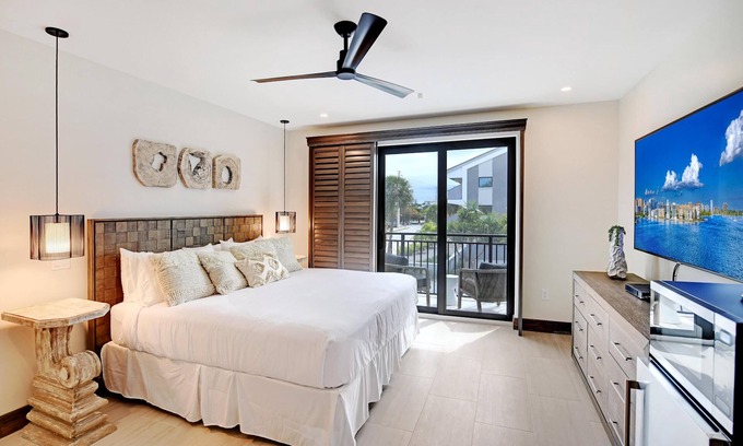 Whitney Beach Resort | COZY ISLAND ROOMS at Bali Hai Beach Resort