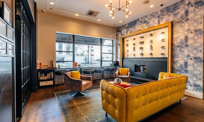 Downtown Portland Apartment | Cozy King | Elegant Ambiance + Premium Amenities
