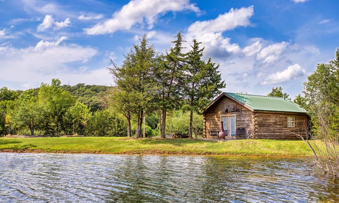 Sand Springs Cabin | Cozy Lakeside Log Cabin Steps From the Lake